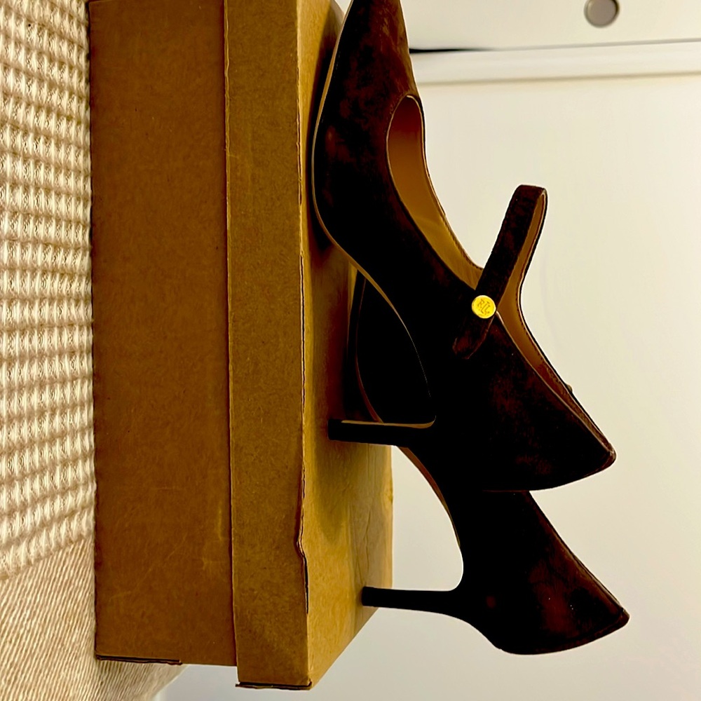 Brown shoes size 6B